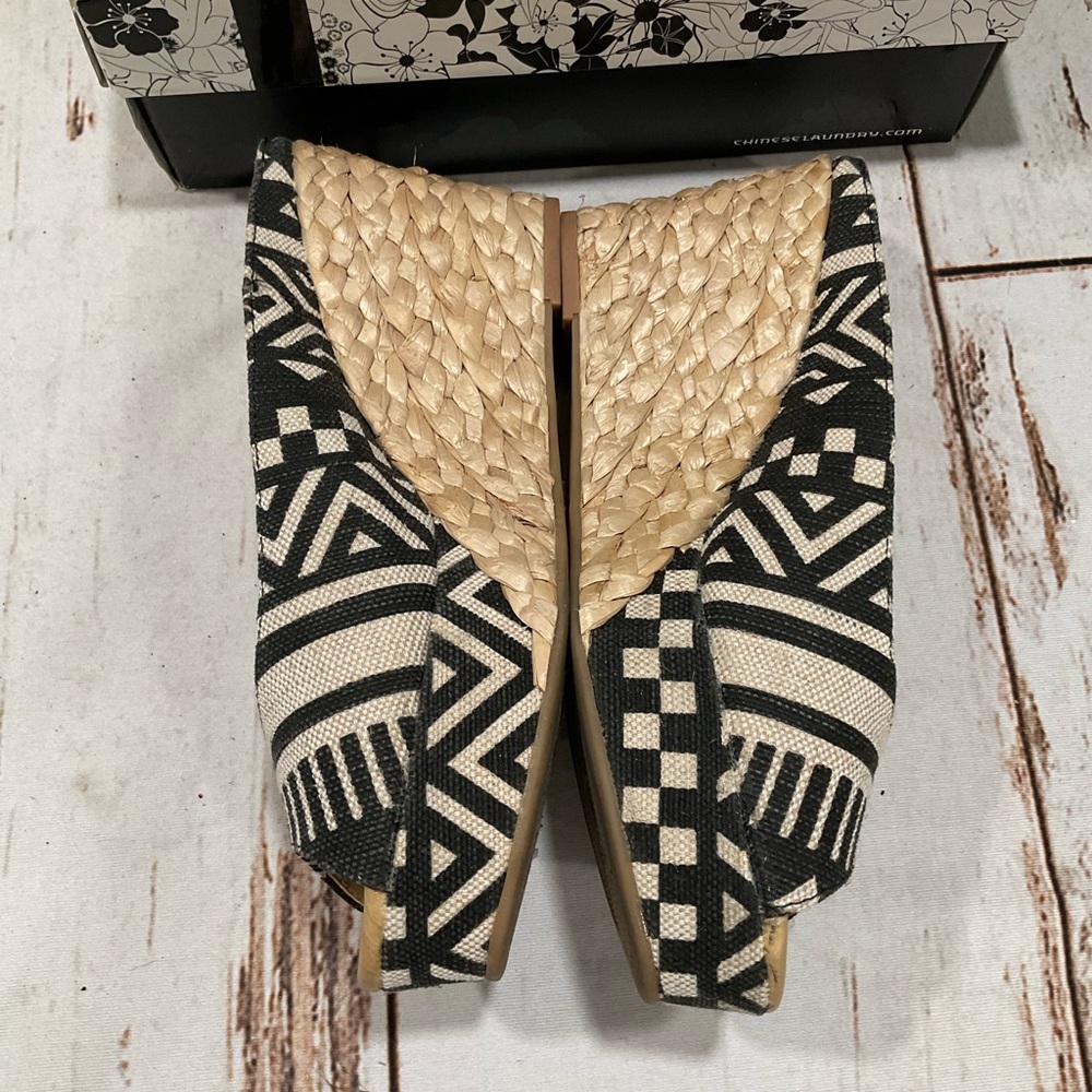 CL BY LAUNDRY DAYSIE MULE PEEP TOE RAFFIA WEDGE HEELS. - Picture 3 of 11